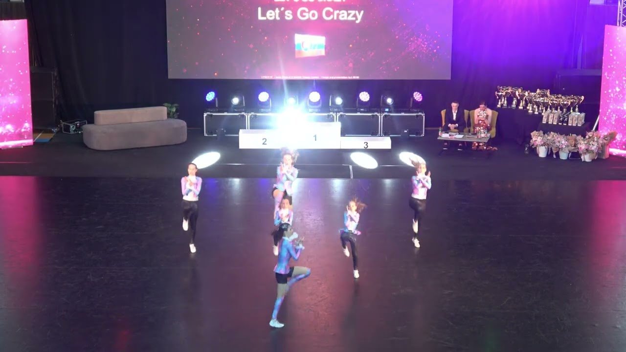 SVK - LET´S GO CRAZY, Small Girls Dannelse fra Den Slovakiske Republik